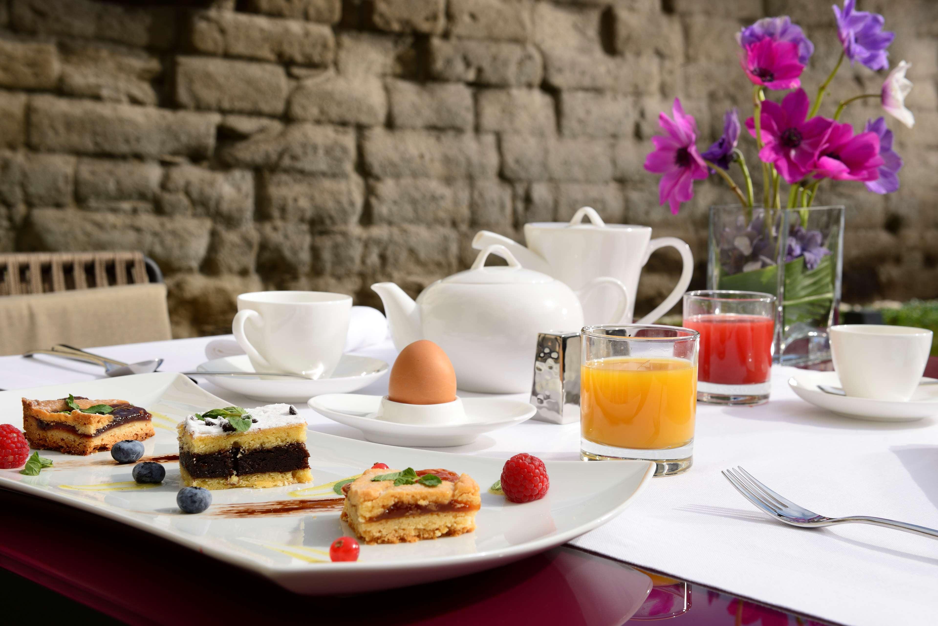 Palazzo Montemartini Rome, A Radisson Collection Hotel Esterno foto A breakfast table