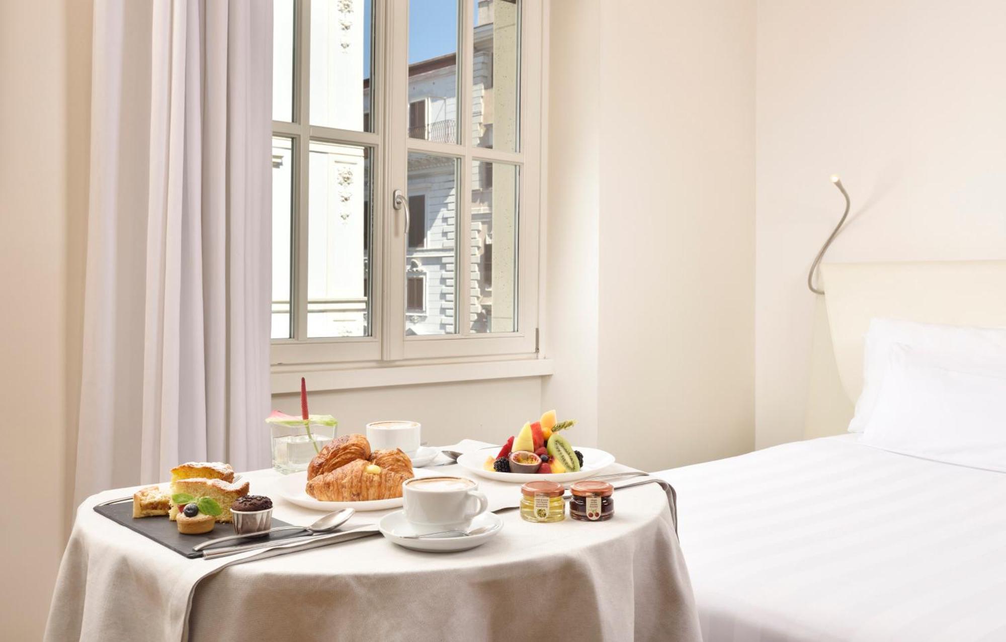 Palazzo Montemartini Rome, A Radisson Collection Hotel Esterno foto Breakfast in bed
