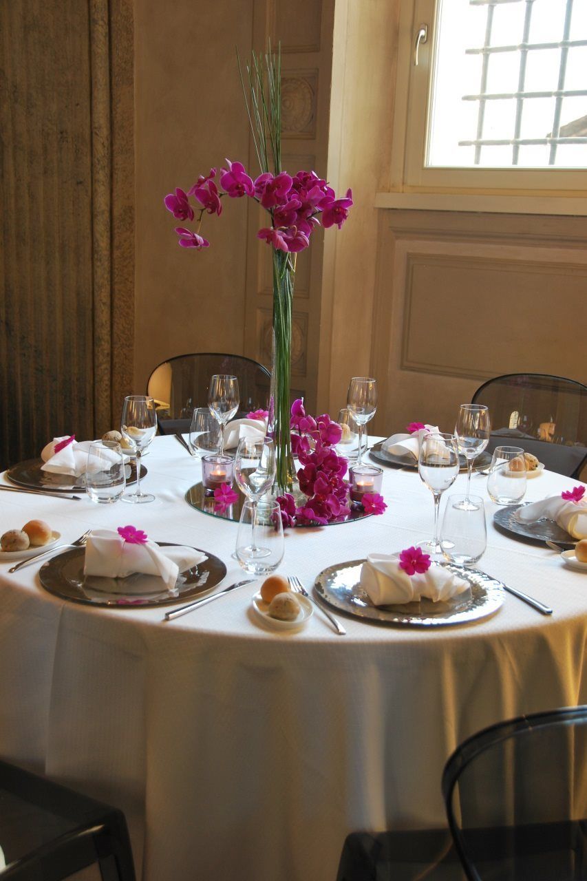 Palazzo Montemartini Rome, A Radisson Collection Hotel Esterno foto A table set for a formal dinner